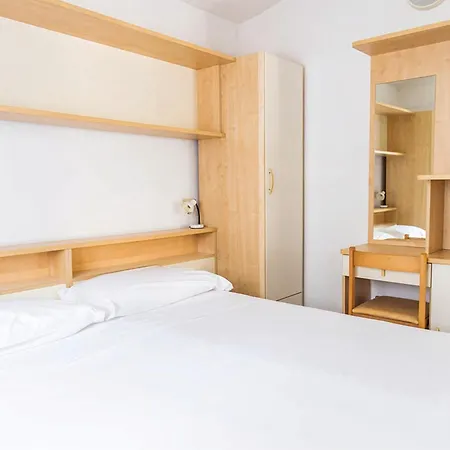 פארק נופש Salinello Village 4*