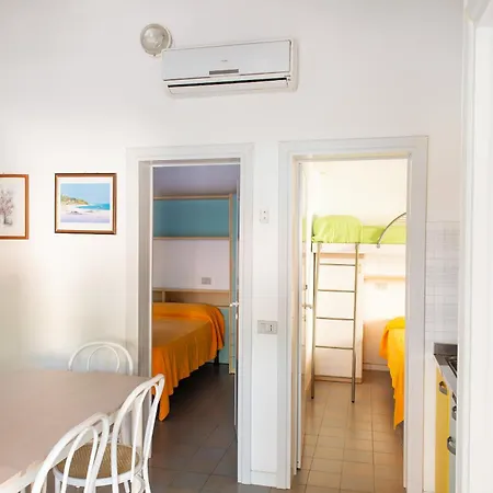 פארק נופש Salinello Village 4*